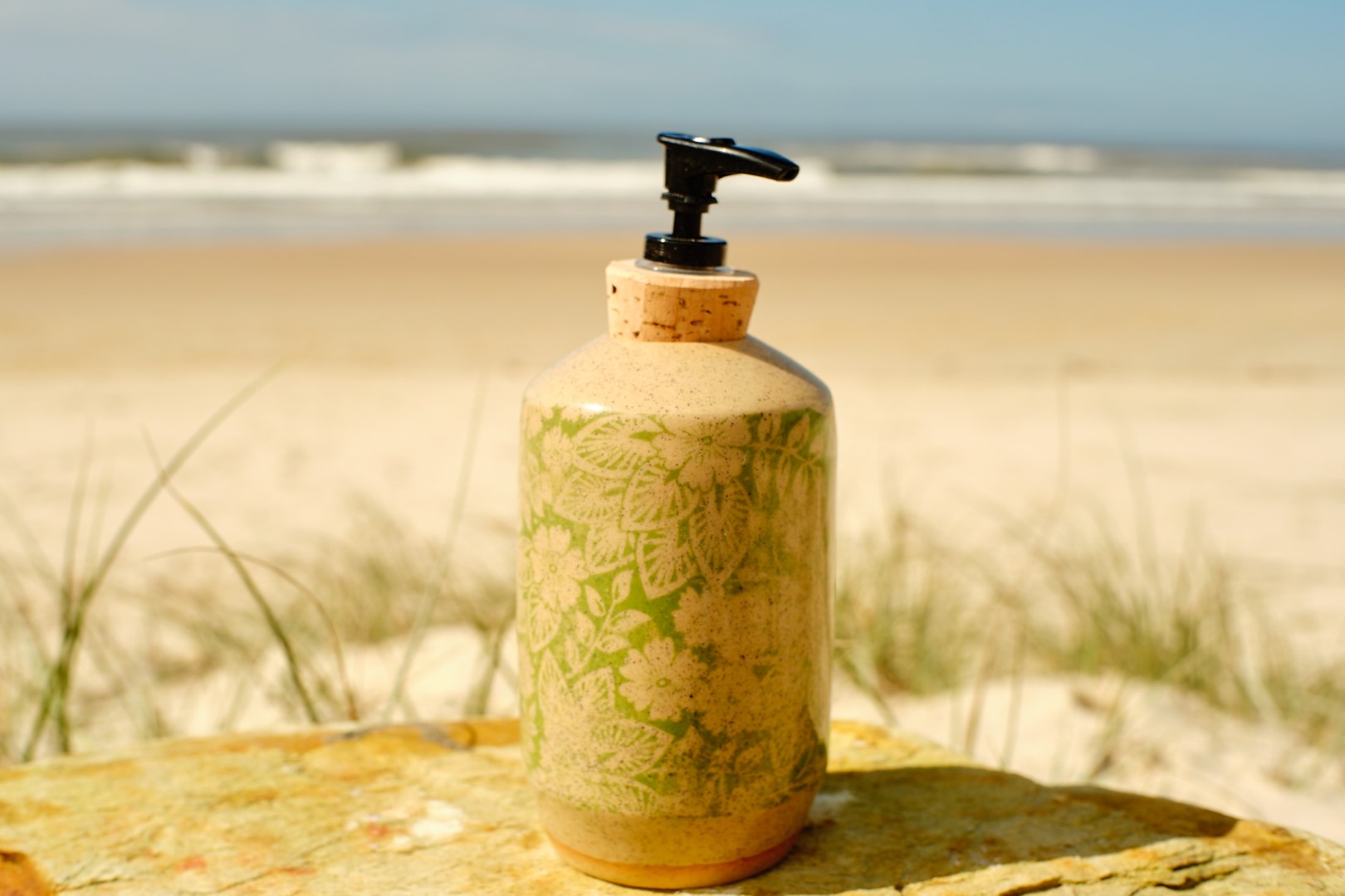 Her green foliage dispenser - Image 2