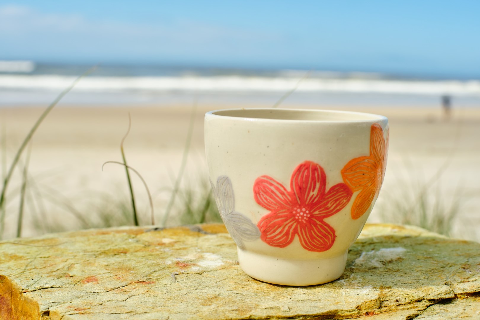 Imperfect dancing daisies cup - Image 3