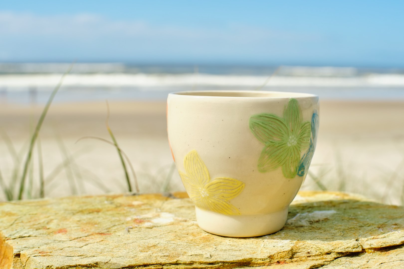 Imperfect dancing daisies cup - Image 2