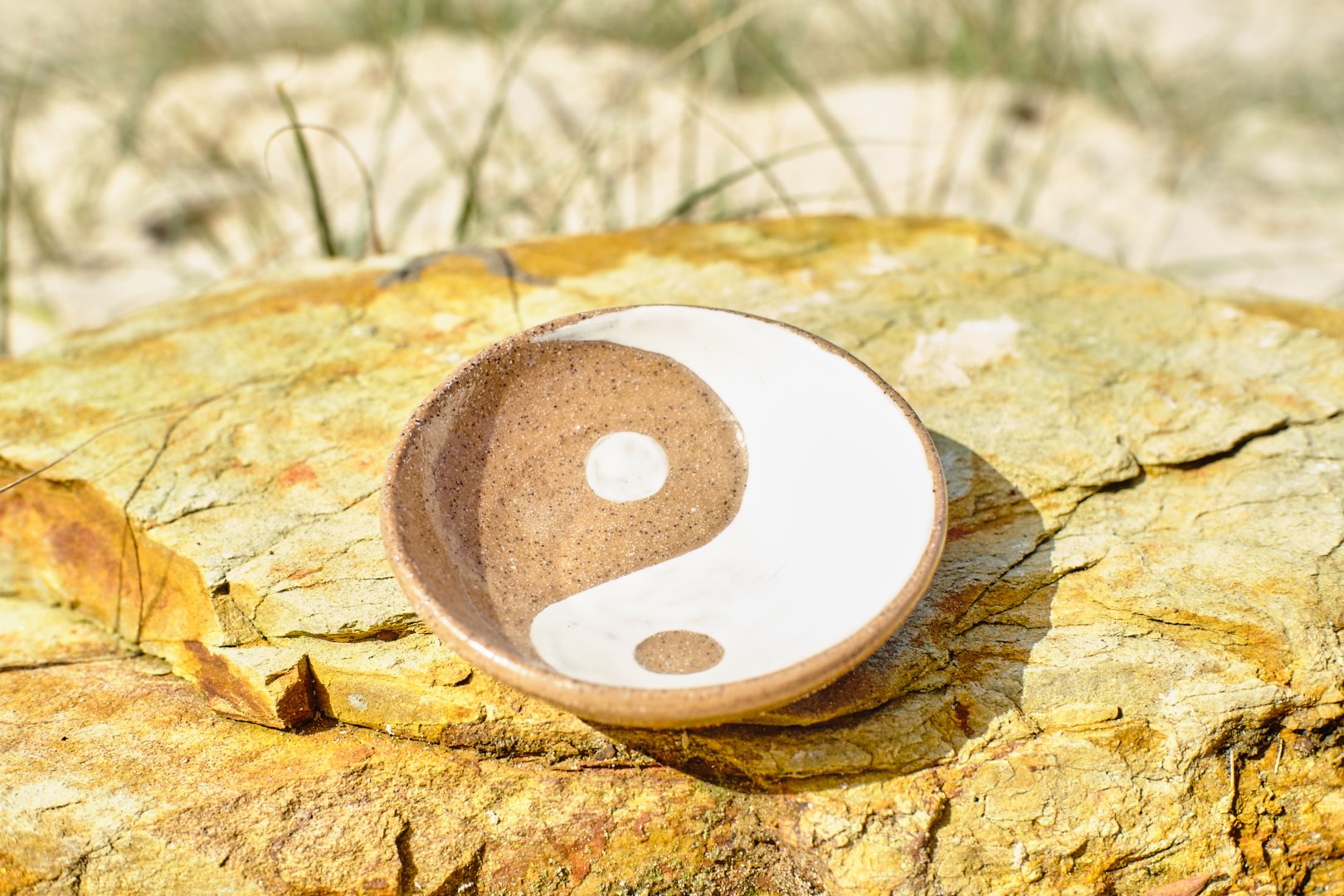 Oak and cream duality dish