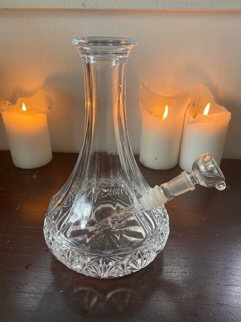 Elegant chamber water pourer